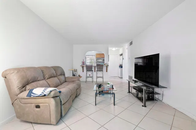 Unit 111 photo 3
