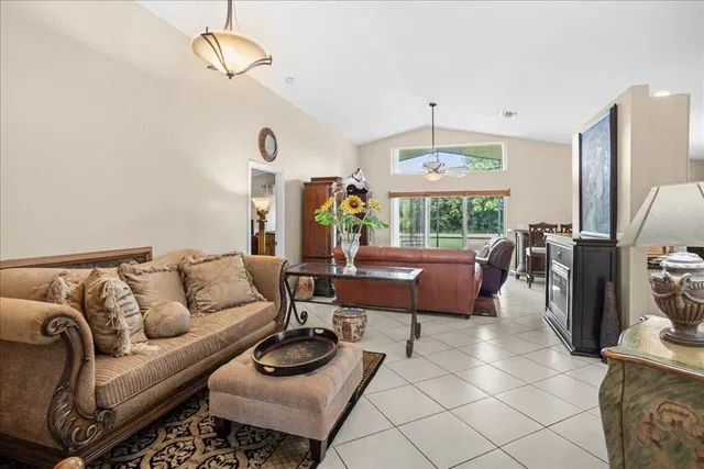 Residence photo 2