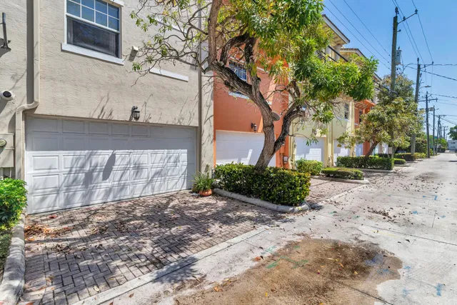 Unit 111 photo 25