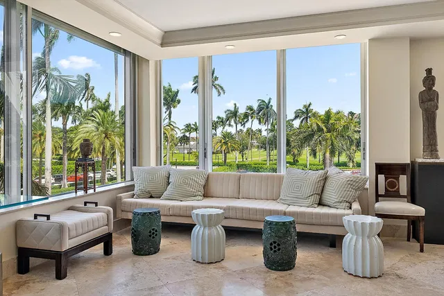 44 Cocoanut Row #205 B