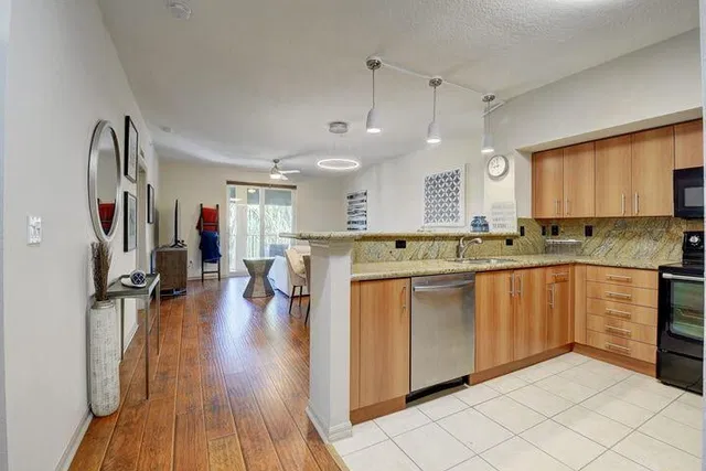 Pineapple Grove Village Condominiums Unit 2510 photo 8