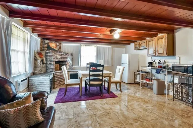 Residence photo 3