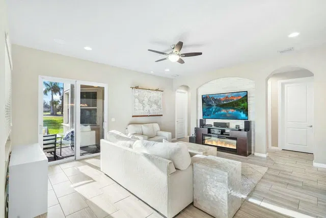Jupiter Country Club Unit 167 photo 9