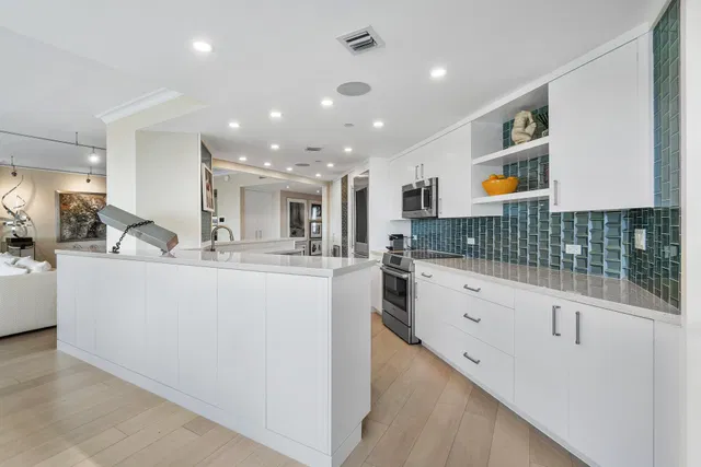 The Plaza of The Palm Beaches Unit 15a photo 9