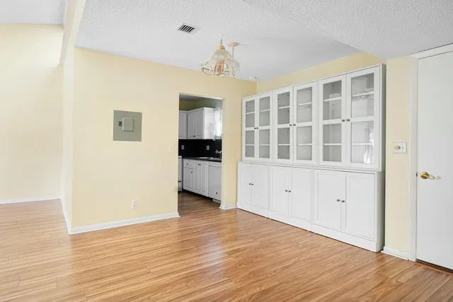 Unit 112 photo 7