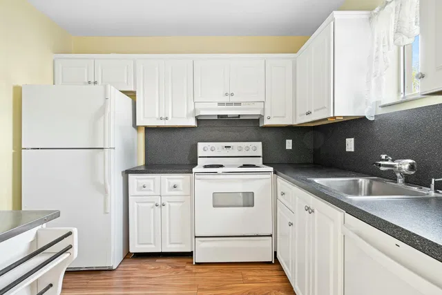 Unit 112 photo 9