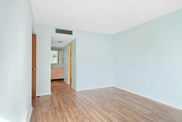 Unit 112 photo 20