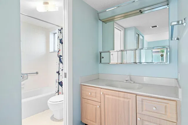 Unit 112 photo 22