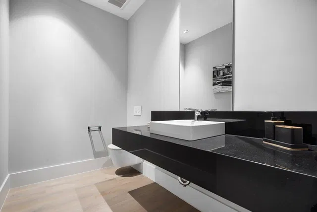 1625 Ocean Unit 10 photo 24