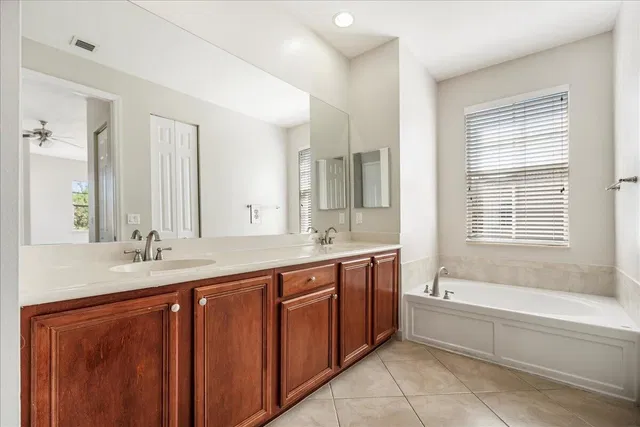 Canterbury Place Residence photo 26