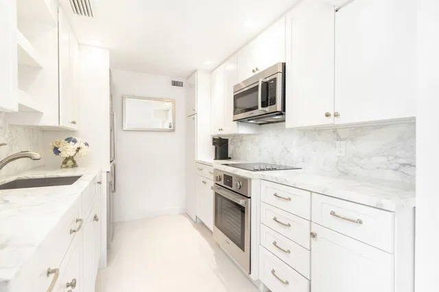 Island House Condos Unit 3b photo 12