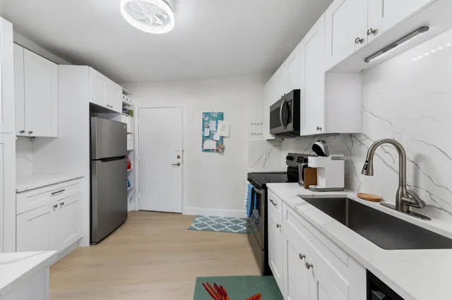 Palm Beach Towers, Palm Beach Unit 321a photo 9