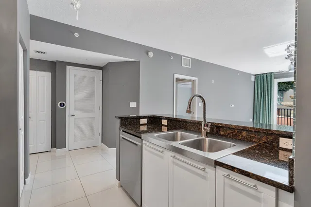 The Astor Unit 314 photo 9