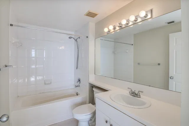 The Montecito Unit 513 photo 9