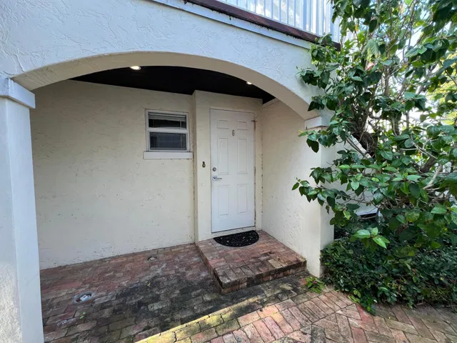 252 Oleander Avenue #6