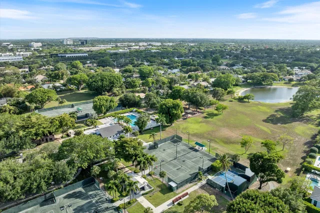 Boca Bath & Tennis Residence photo 8