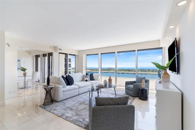 The Plaza of The Palm Beaches Unit 19C photo 2