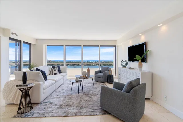 The Plaza of The Palm Beaches Unit 19C photo 4