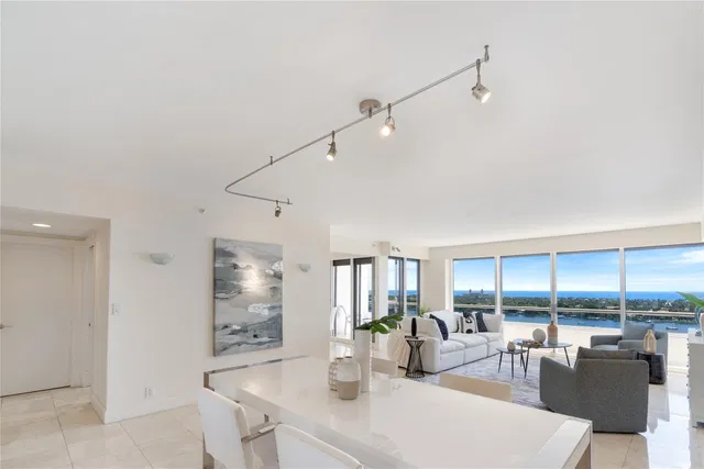 The Plaza of The Palm Beaches Unit 19C photo 5