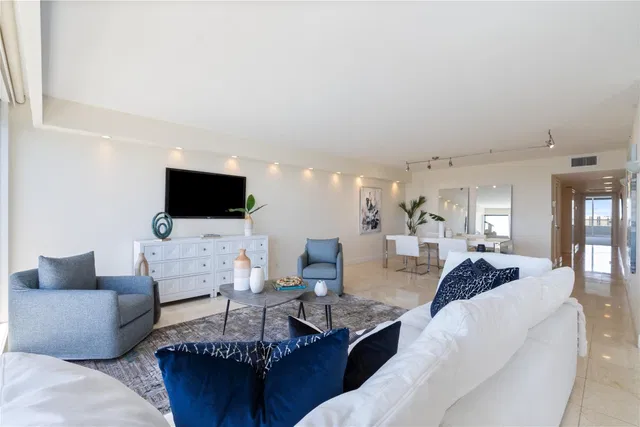 The Plaza of The Palm Beaches Unit 19C photo 7