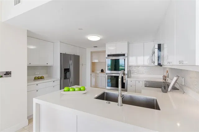 The Plaza of The Palm Beaches Unit 19C photo 9