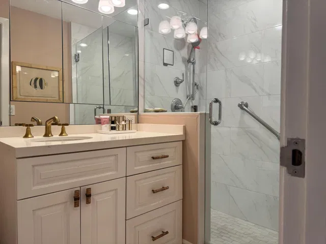 Palm Beach Towers, Palm Beach Unit 506b photo 6