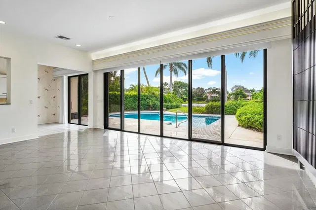 Frenchman's Creek Residence photo 8