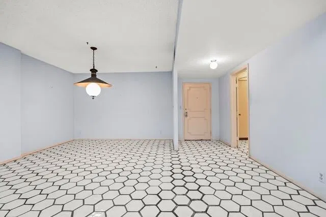 Winthrop House Condos Unit 415 photo 6