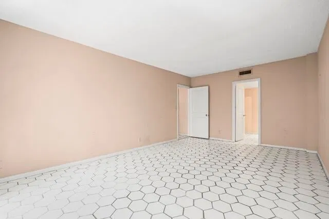 Winthrop House Condos Unit 415 photo 9