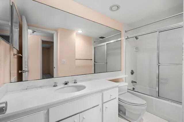 Winthrop House Condos Unit 415 photo 15