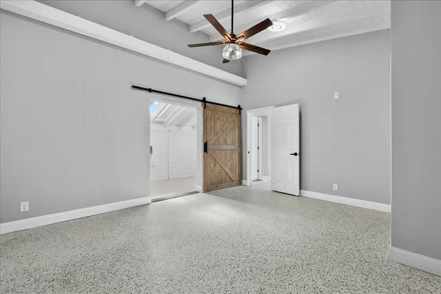 Residence photo 17