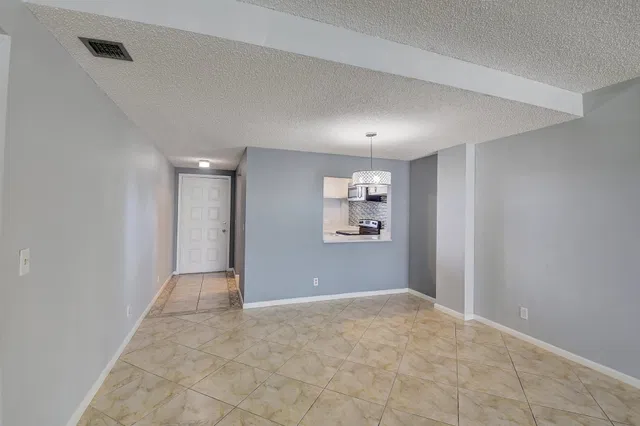  Unit 206 photo 4