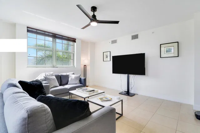 610 Clematis Unit 310 photo 13