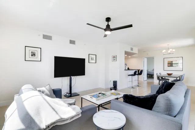 610 Clematis Unit 310 photo 15