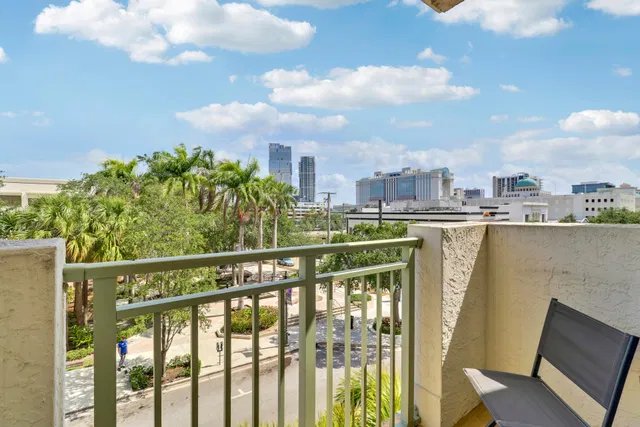 610 Clematis Unit 310 photo 17