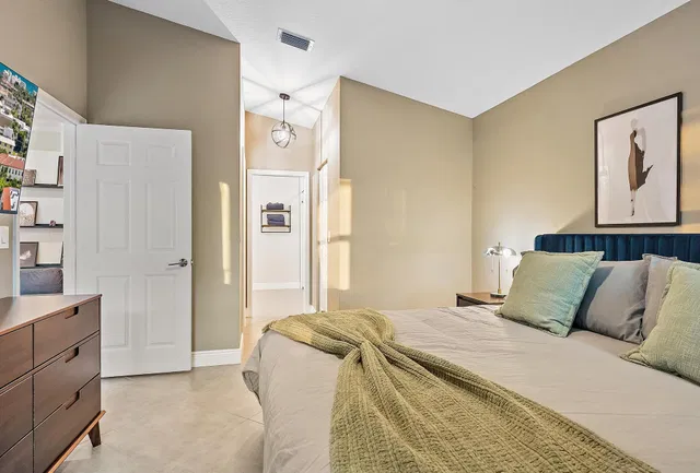 Residence photo 16