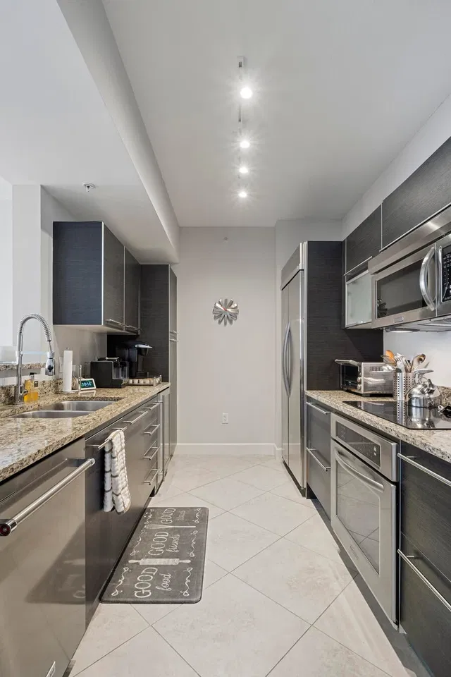 CityPlace South Tower Unit 1609 photo 3