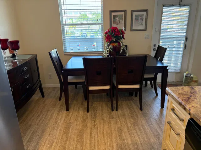Unit 2024 B photo 5