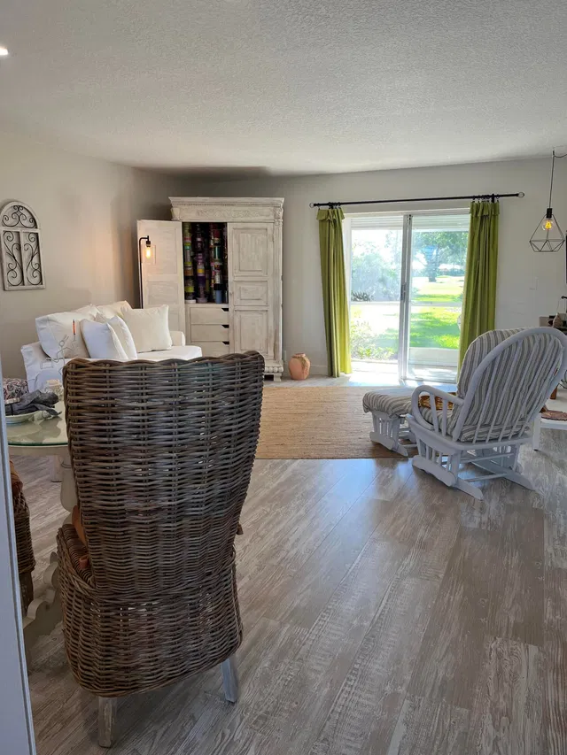 Unit 293 photo 11