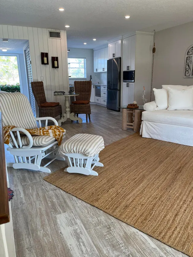 Unit 293 photo 13