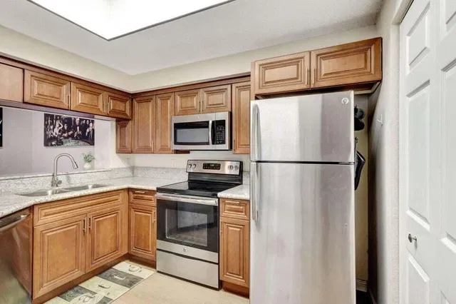 Unit 105 photo 20