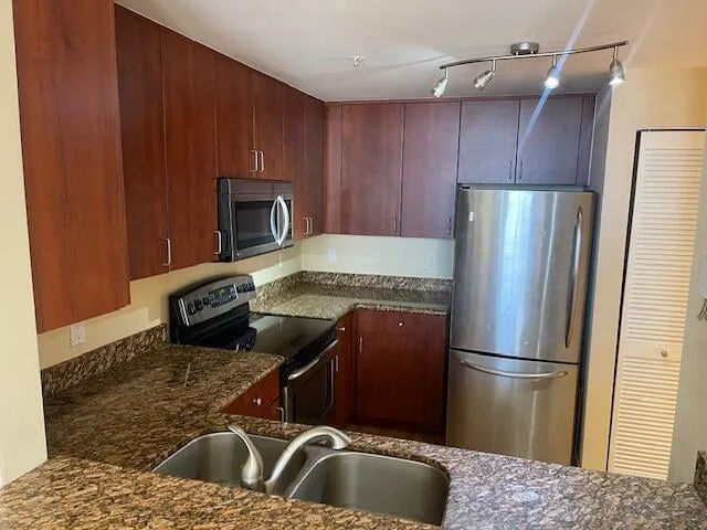 The Strand Unit 1221 photo 4