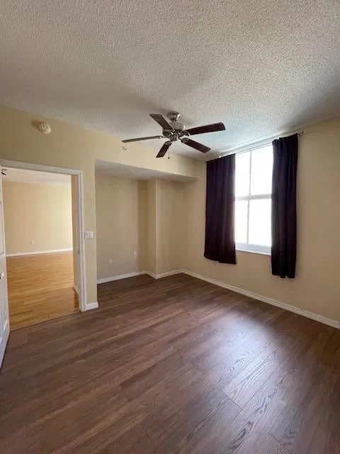 The Strand Unit 1221 photo 6