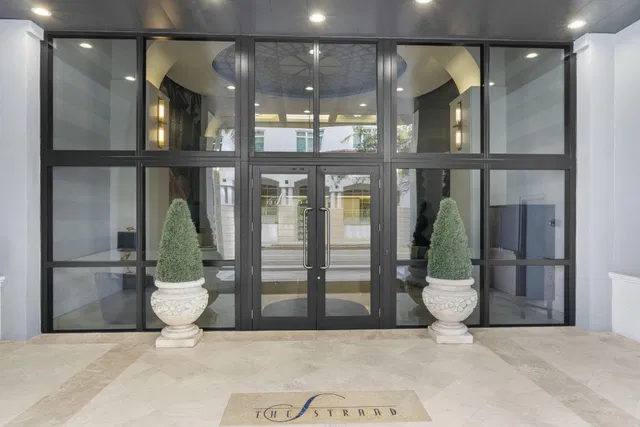 The Strand Unit 1221 photo 9