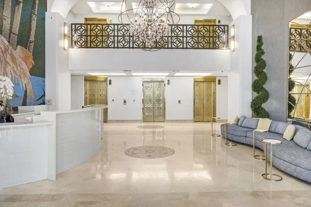 The Strand Unit 1221 photo 10