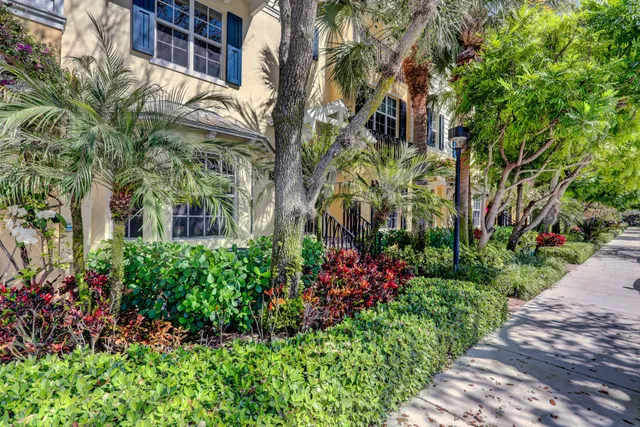 Magnolia Court Residence photo 3