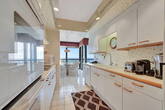 4000 N Ocean Singer Island Unit 2401 photo 14