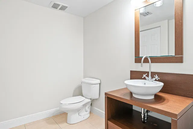 610 Clematis Unit 313 photo 5