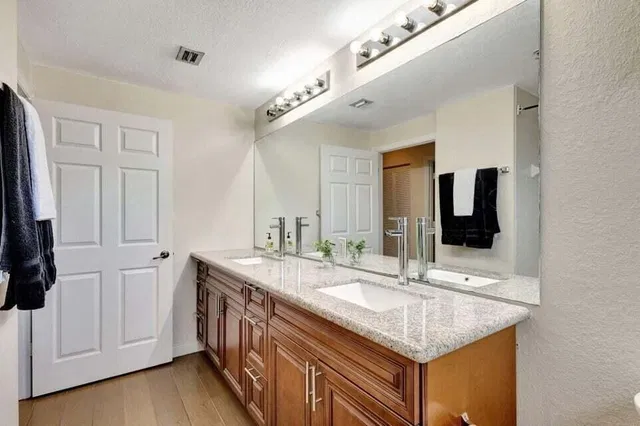  Unit 105 photo 28