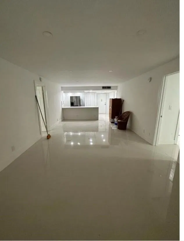 Unit 118 photo 11